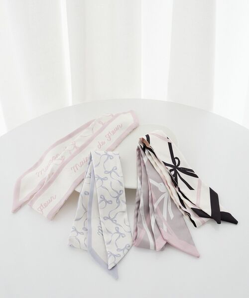 Maison de FLEUR（メゾンドフルール）の「リボンプリントスカーフ