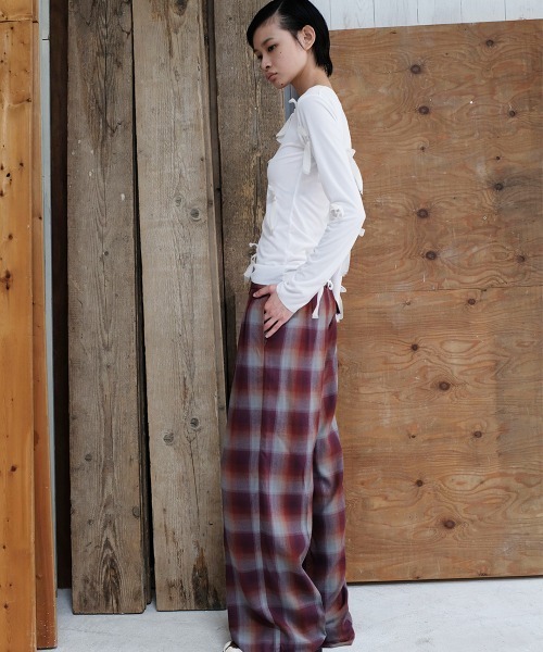 leinwande(ラインヴァンド)の「Fortune Ribbon Top / フォーチュンリボントップ(シャツ/ブラウス・レディース・ブラック/ホワイト・ONE SIZE)」の4枚目の写真