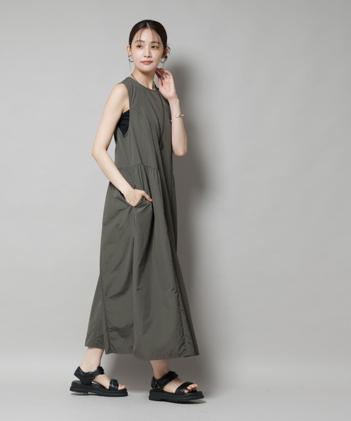 NANO universe（ナノユニバース）の「サイドギャザーナイロンワンピース（ワンピース・レディース・ブラック/カーキ/ダークベージュ・FREE）」の8枚目の写真