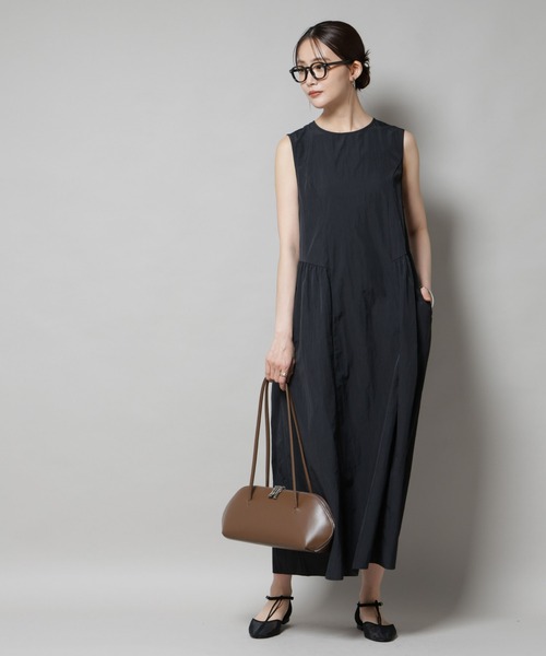 NANO universe（ナノユニバース）の「サイドギャザーナイロンワンピース（ワンピース・レディース・ブラック/カーキ/ダークベージュ・FREE）」の18枚目の写真