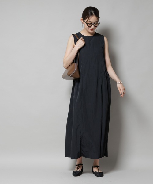NANO universe（ナノユニバース）の「サイドギャザーナイロンワンピース（ワンピース・レディース・ブラック/カーキ/ダークベージュ・FREE）」の19枚目の写真