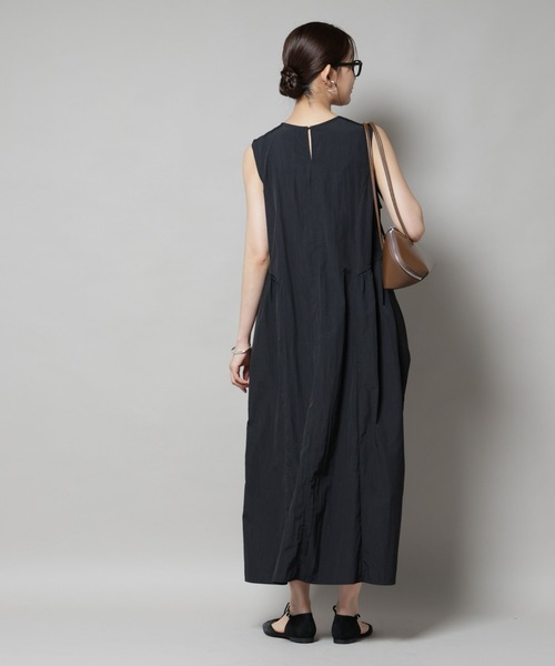 NANO universe（ナノユニバース）の「サイドギャザーナイロンワンピース（ワンピース・レディース・ブラック/カーキ/ダークベージュ・FREE）」の21枚目の写真