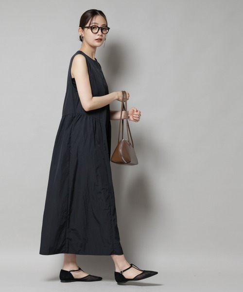 NANO universe（ナノユニバース）の「サイドギャザーナイロンワンピース（ワンピース・レディース・ブラック/カーキ/ダークベージュ・FREE）」の22枚目の写真