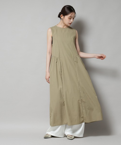 NANO universe（ナノユニバース）の「サイドギャザーナイロンワンピース（ワンピース・レディース・ブラック/カーキ/ダークベージュ・FREE）」の12枚目の写真