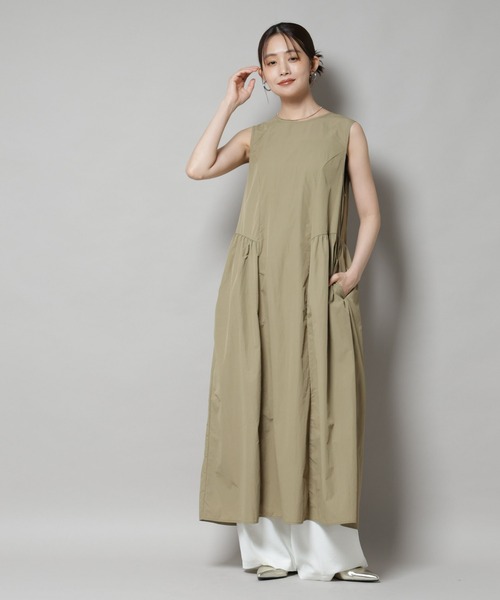 NANO universe（ナノユニバース）の「サイドギャザーナイロンワンピース（ワンピース・レディース・ブラック/カーキ/ダークベージュ・FREE）」の16枚目の写真