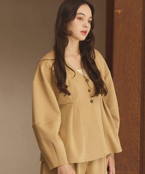 OLUN（オルン）の「Cocoon peplum cardigan/コクーンペプラムカーディガン（カーディガン/ボレロ・レディース・アイボリー/ベージュ/グレー・MEDIUM/SMALL）」の4枚目の写真