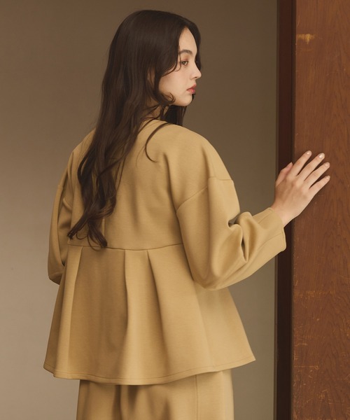 OLUN（オルン）の「Cocoon peplum cardigan/コクーンペプラムカーディガン（カーディガン/ボレロ・レディース・アイボリー/ベージュ/グレー・MEDIUM/SMALL）」の5枚目の写真