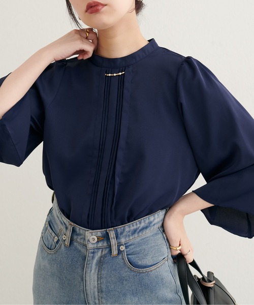 natural couture(ナチュラルクチュール)の「【ZOZO限定】メタルチャーム付き7分フレア袖ブラウス(シャツ/ブラウス・レディース・ブルー/オフホワイト/ネイビー/ピンクベージュ/グレイッシュベージュ・FREE)」の3枚目の写真