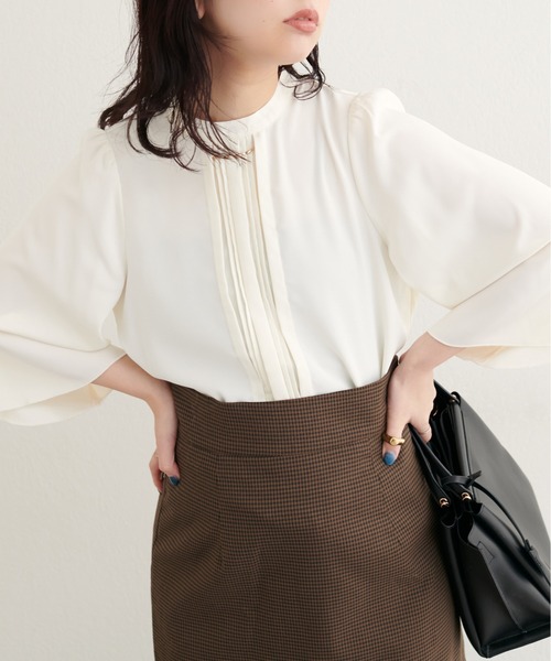 natural couture(ナチュラルクチュール)の「【ZOZO限定】メタルチャーム付き7分フレア袖ブラウス(シャツ/ブラウス・レディース・ブルー/オフホワイト/ネイビー/ピンクベージュ/グレイッシュベージュ・FREE)」の1枚目の写真