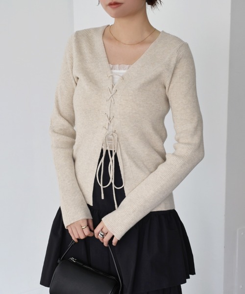 Freesia by andme(フリージアバイアンドミー)の「レースアップリボン2wayリブニットトップス(ニット/セーター・レディース・ブラウン/レッド/オフホワイト/ブラック/ライトベージュ・M/L)」の9枚目の写真