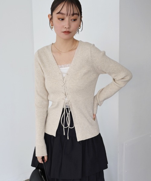 Freesia by andme(フリージアバイアンドミー)の「レースアップリボン2wayリブニットトップス(ニット/セーター・レディース・ブラウン/レッド/オフホワイト/ブラック/ライトベージュ・M/L)」の10枚目の写真