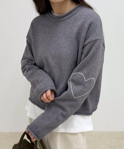 fredy emue(フレディエミュ)の「【新色追加!/主役級ニット】ハートステッチニットプルオーバー(ニット/セーター・レディース・グレー/サックスブルー/アイボリー/ボルドー・38)」の11枚目の写真