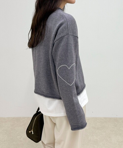 fredy emue(フレディエミュ)の「【新色追加!/主役級ニット】ハートステッチニットプルオーバー(ニット/セーター・レディース・グレー/サックスブルー/アイボリー/ボルドー・38)」の12枚目の写真