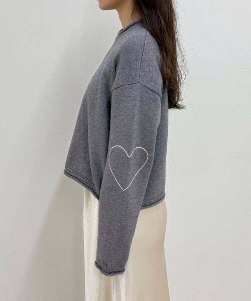 fredy emue(フレディエミュ)の「【新色追加!/主役級ニット】ハートステッチニットプルオーバー(ニット/セーター・レディース・グレー/サックスブルー/アイボリー/ボルドー・38)」の14枚目の写真