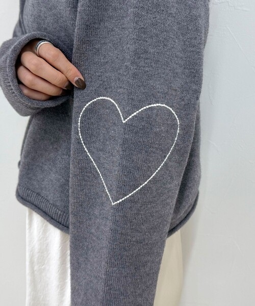 fredy emue(フレディエミュ)の「【新色追加!/主役級ニット】ハートステッチニットプルオーバー(ニット/セーター・レディース・グレー/サックスブルー/アイボリー/ボルドー・38)」の18枚目の写真