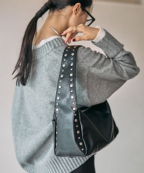 LEPSIM(レプシィム)の「スタッズソフトバッグ 601367(ハンドバッグ・レディース・グレー/ブラック・ONE SIZE)」の1枚目の写真