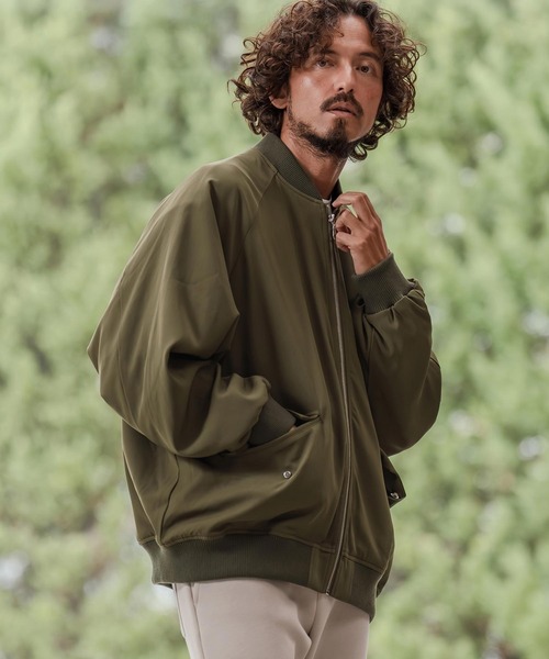 CAMBIO（カンビオ）の「mj11205-ルーズシルエットボンバーブルゾン（ブルゾン・メンズ・グレイッシュベージュ/オリーブ/ブラック・M/L/XL）」の2枚目の写真