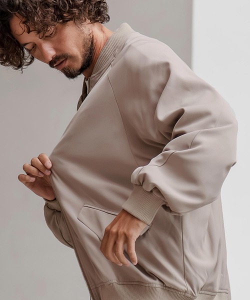 CAMBIO（カンビオ）の「mj11205-ルーズシルエットボンバーブルゾン（ブルゾン・メンズ・グレイッシュベージュ/オリーブ/ブラック・M/L/XL）」の4枚目の写真