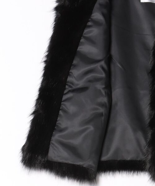 PICCIN PERLA(ピッチンペルラ)の「フェイクファーベスト(ショート)(ベスト・レディース・ブラック/オフホワイト・M)」の3枚目の写真