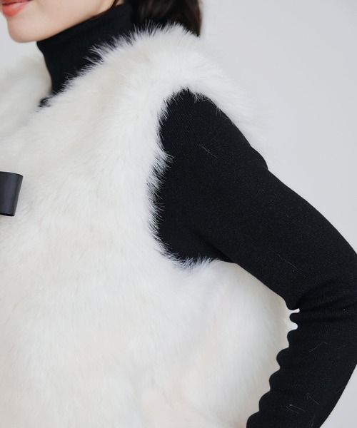 PICCIN PERLA(ピッチンペルラ)の「フェイクファーベスト(ショート)(ベスト・レディース・ブラック/オフホワイト・M)」の15枚目の写真