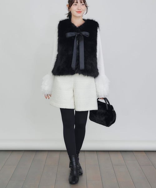 PICCIN PERLA(ピッチンペルラ)の「フェイクファーベスト(ショート)(ベスト・レディース・ブラック/オフホワイト・M)」の10枚目の写真