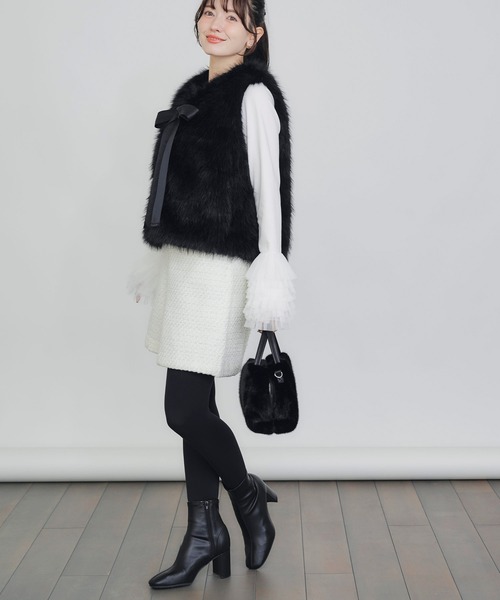 PICCIN PERLA(ピッチンペルラ)の「フェイクファーベスト(ショート)(ベスト・レディース・ブラック/オフホワイト・M)」の11枚目の写真