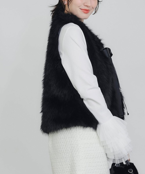 PICCIN PERLA(ピッチンペルラ)の「フェイクファーベスト(ショート)(ベスト・レディース・ブラック/オフホワイト・M)」の7枚目の写真