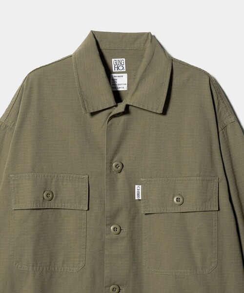 A DAY IN THE LIFE UNITED ARROWS（アデイインザライフユナイテッドアローズ）の「<GUNG-HO> ファティーグ 2ポケットシャツ（シャツ/ブラウス・メンズ・オリーブ/ブラック・L/M）」の4枚目の写真
