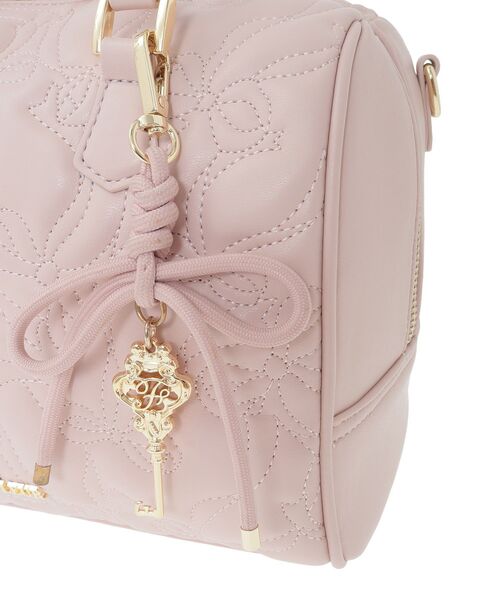 チャーム付きリボンキルティングボストンバッグ（ボストンバッグ