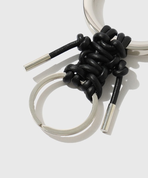 ITTI（イッチ）の「【ITTI/イッチ】CRISTY KNOTMAN RING / RAPTO JP（キーホルダー・メンズ・ライトグレー/キナリ/ブラック・FREE）」の5枚目の写真