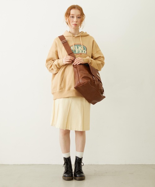 MILKFED.（ミルクフェド）の「BAR LOGO MESSENGER BAG（ショルダーバッグ・レディース・レッド/ブラウン/チャコール・ONE SIZE）」の12枚目の写真
