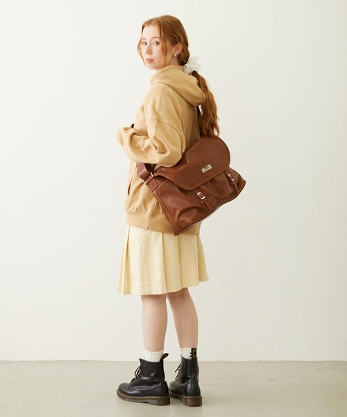 MILKFED.（ミルクフェド）の「BAR LOGO MESSENGER BAG（ショルダーバッグ・レディース・レッド/ブラウン/チャコール・ONE SIZE）」の13枚目の写真