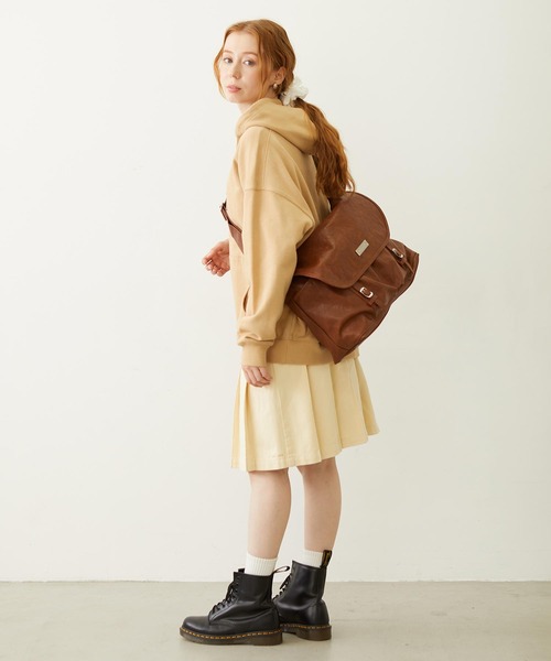 MILKFED.（ミルクフェド）の「BAR LOGO MESSENGER BAG（ショルダーバッグ・レディース・レッド/ブラウン/チャコール・ONE SIZE）」の14枚目の写真