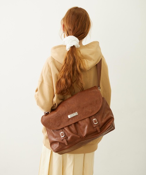 MILKFED.（ミルクフェド）の「BAR LOGO MESSENGER BAG（ショルダーバッグ・レディース・レッド/ブラウン/チャコール・ONE SIZE）」の9枚目の写真