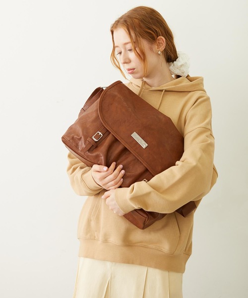 MILKFED.（ミルクフェド）の「BAR LOGO MESSENGER BAG（ショルダーバッグ・レディース・レッド/ブラウン/チャコール・ONE SIZE）」の11枚目の写真