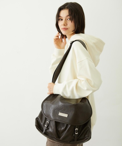 MILKFED.（ミルクフェド）の「BAR LOGO MESSENGER BAG（ショルダーバッグ・レディース・レッド/ブラウン/チャコール・ONE SIZE）」の15枚目の写真
