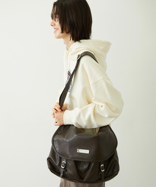 MILKFED.（ミルクフェド）の「BAR LOGO MESSENGER BAG（ショルダーバッグ・レディース・レッド/ブラウン/チャコール・ONE SIZE）」の16枚目の写真