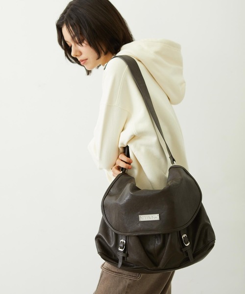 MILKFED.（ミルクフェド）の「BAR LOGO MESSENGER BAG（ショルダーバッグ・レディース・レッド/ブラウン/チャコール・ONE SIZE）」の18枚目の写真