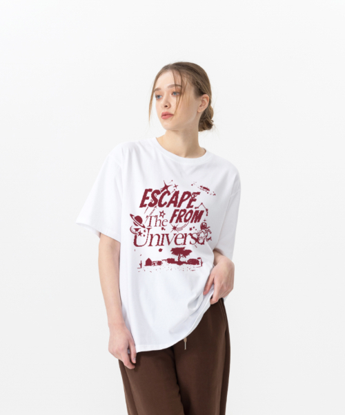 ESCAPEFROM(エスケープフロム)の「レッドザユニバースプリントオーバーサイズ半袖Tシャツホワイト(Tシャツ/カットソー・レディース・その他・LARGE/SMALL/MEDIUM)」の2枚目の写真