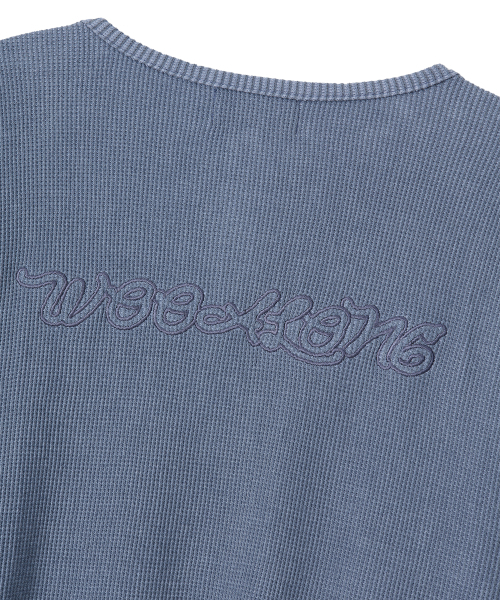 WOOALONG(ウアロン)の「Layered Loose Waffle Henley Neck Long Sleeve Tee - FADE NAVY(Tシャツ/カットソー・レディース・ネイビー・SMALL/MEDIUM/LARGE)」の5枚目の写真