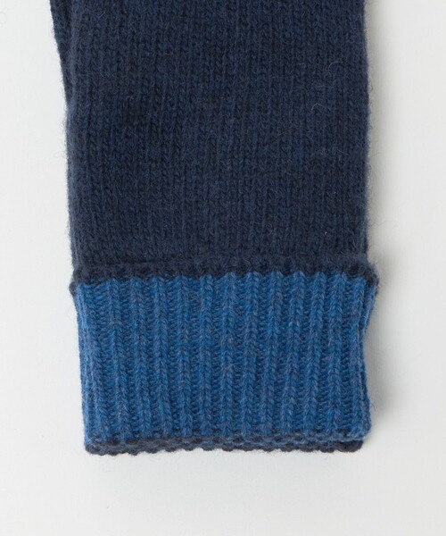 green label relaxing(グリーンレーベルリラクシング)の「バイカラー ニット グローブ -タッチパネル対応-(手袋・メンズ・ダークブラウン/ベージュ/ロイヤルブルー/ブラック・FREE)」の11枚目の写真