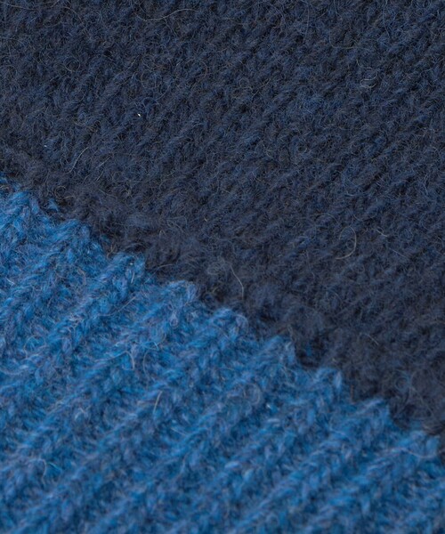 green label relaxing(グリーンレーベルリラクシング)の「バイカラー ニット グローブ -タッチパネル対応-(手袋・メンズ・ダークブラウン/ベージュ/ロイヤルブルー/ブラック・FREE)」の12枚目の写真