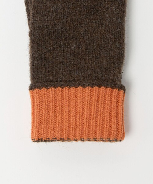 green label relaxing(グリーンレーベルリラクシング)の「バイカラー ニット グローブ -タッチパネル対応-(手袋・メンズ・ダークブラウン/ベージュ/ロイヤルブルー/ブラック・FREE)」の15枚目の写真