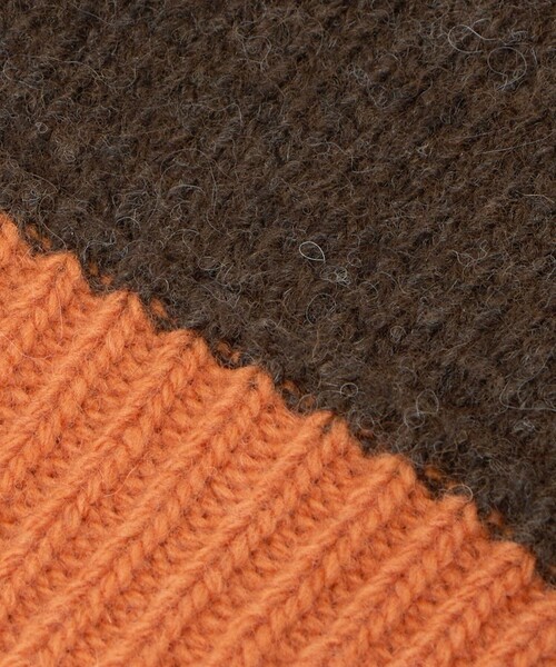 green label relaxing(グリーンレーベルリラクシング)の「バイカラー ニット グローブ -タッチパネル対応-(手袋・メンズ・ダークブラウン/ベージュ/ロイヤルブルー/ブラック・FREE)」の16枚目の写真