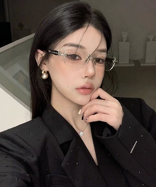 VIBGYOR（ヴィブジョー）の「横長スクエア リムレスメガネ / デザインテンプル / クリアレンズ / ユニセックス (DAY)（メガネ・レディース・シルバー/ゴールド・FREE）」の6枚目の写真