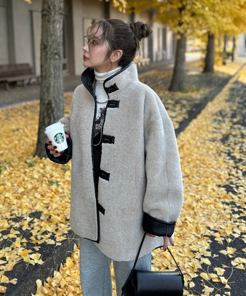 LAULEN(ローレン)の「stand collar reversible boa middle coat /スタンドカラーリバーシブルボアミドルコート(その他アウター・レディース・カーキ/ブラック・FREE)」の2枚目の写真