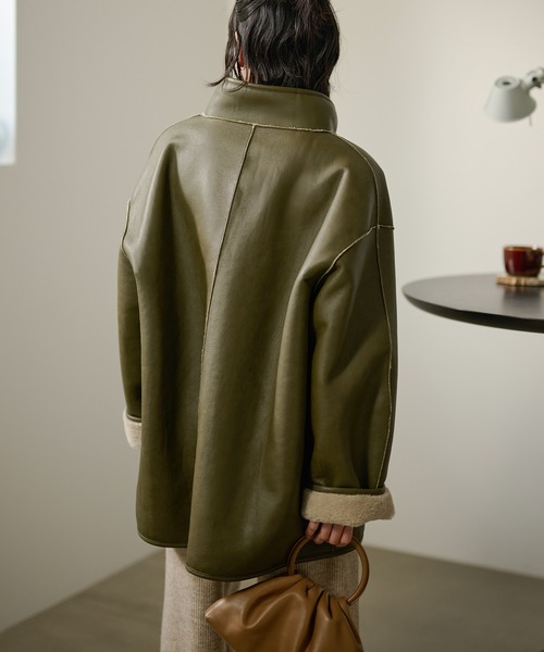 LAULEN(ローレン)の「stand collar reversible boa middle coat /スタンドカラーリバーシブルボアミドルコート(その他アウター・レディース・カーキ/ブラック・FREE)」の7枚目の写真