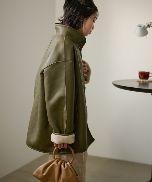 LAULEN(ローレン)の「stand collar reversible boa middle coat /スタンドカラーリバーシブルボアミドルコート(その他アウター・レディース・カーキ/ブラック・FREE)」の9枚目の写真