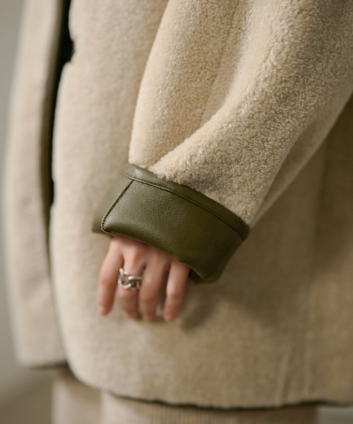 LAULEN(ローレン)の「stand collar reversible boa middle coat /スタンドカラーリバーシブルボアミドルコート(その他アウター・レディース・カーキ/ブラック・FREE)」の14枚目の写真