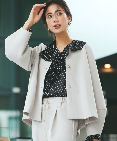 Elura（エルーラ）の「≪入卒/セレモニー/通勤≫ダンボールソデコンジャケット/602140（ノーカラージャケット・レディース・グレイッシュベージュ/ネイビー・FREE）」の2枚目の写真